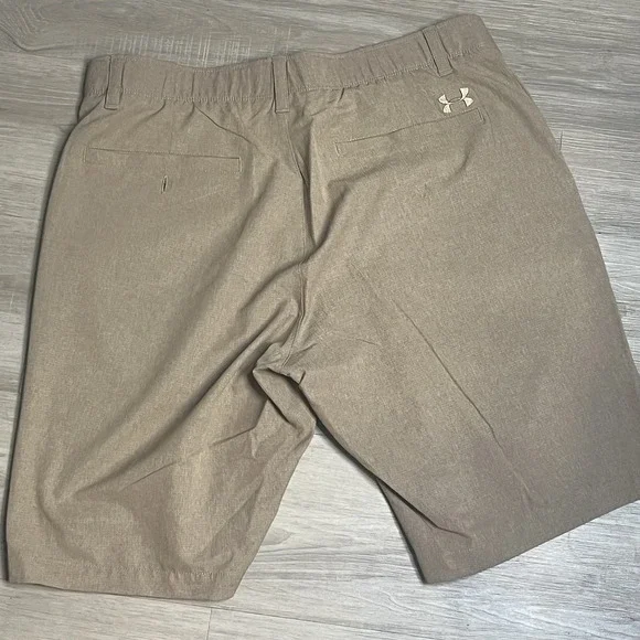 Under Armour UA Match Play Showdown Vented Golf Shorts Beige Mens 36 Performance - Picture 8 of 8